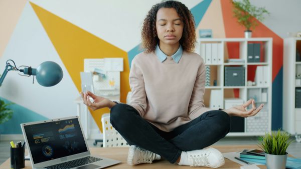Les avantages du yoga en milieu professionnel